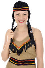 Junge Frau im Indianerkostüm