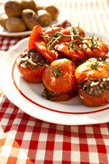 pomidory nadziewane kaszanką grillowane