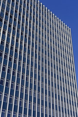 Abstraktes Detail der Fassade eines Bürogebäudes