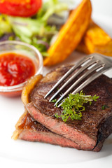 Rindersteak halbiert
