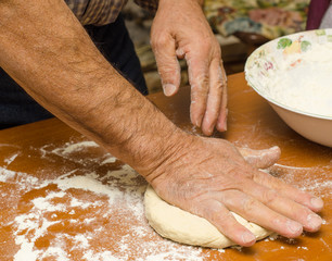 Preparazione della pasta da pizza