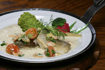 Kabeljau (Skrei) mit Senfschaum, Garnelen,Karoffel-Erbsen-Püree