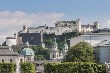 Fototapeta na wymiar Hohensalzburg Castle (Festung Hohensalzburg) w Salzburgu, Austri