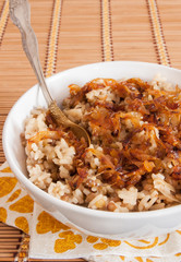 Rice with lentils and caramelized onions
