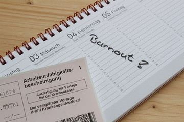 Obraz premium Notiz im Kalender wegen Krankheit Burnout