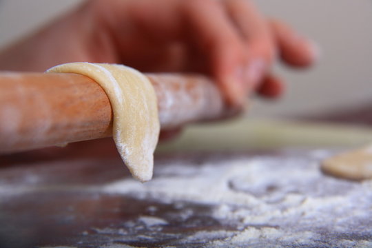 making of ravioli manti