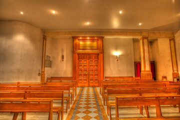 interieur d'eglise corse (eglise st pierre a bastia)
