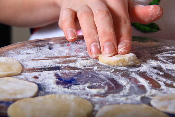 making of ravioli manti