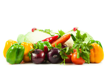 Fototapeta na wymiar Świeże warzywa samodzielnie na białym tle. Zdrowe odżywianie. S