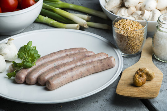 Rohe Bratwurst vom Wild