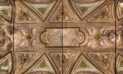 Fototapeta na wymiar interieur d'eglise corse (eglise st joseph)