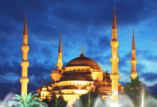 Blue Mosque at night in Istanbul - Turkey