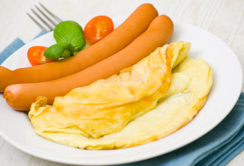 omelet with sausage