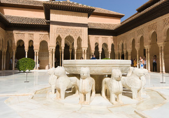 Famous Lion Fountain, Alhambra Castle (Granada, Spain) - obrazy, fototapety, plakaty