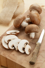 Braune Champignons