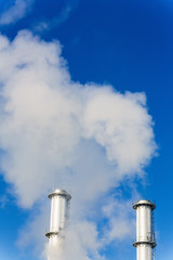 Industrieschlot mit Abgasen