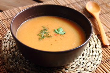 Sopa de pollo y verduras