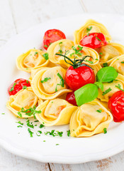 Tortelloni mit Tomatensoße