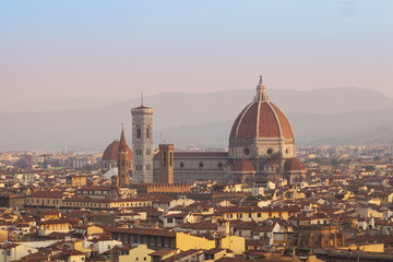 Fototapeta na wymiar Katedra Santa Maria del Fiore we Florencji o świcie, Toskania,