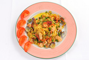 Pasta mit Meeresfrüchten - italienische Tagliolini