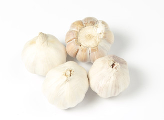 Obraz na płótnie Canvas Garlic head detail isolated on white background