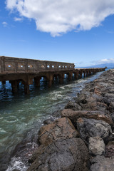 Obraz premium Old dilapidated pier in Hawaii