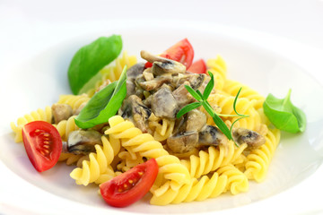 Nudelsalat mit Champignons