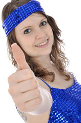 Junge Frau in blauem Disko-Tanzkleid 