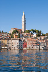 Fototapeta premium Blick auf die Altstadt des beliebten Touristenortes Rovinj