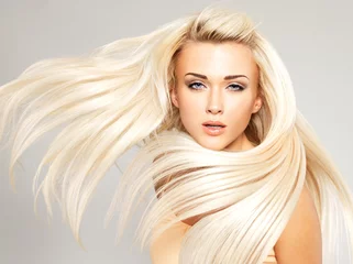 Crédence de cuisine en verre imprimé Salon de coiffure Blond woman with long straight hair