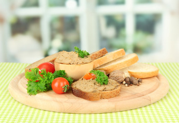 Composition of fresh pate, tomatoes and bread,
