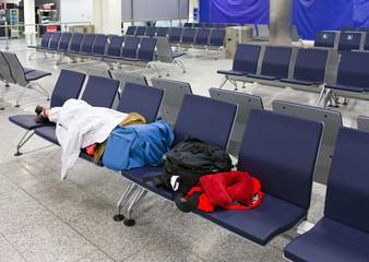 Passenger sleeps in night airport after flight cancelation..