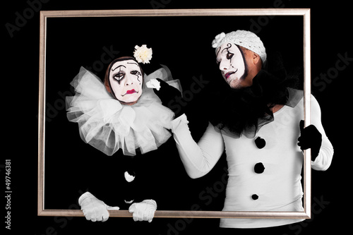 "Ein trauriger Clown wird getröstet" Stockfotos und lizenzfreie Bilder