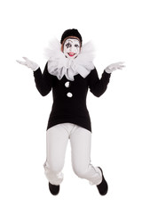 Weiblicher Clown springt fröhlich in die Luft - obrazy, fototapety, plakaty