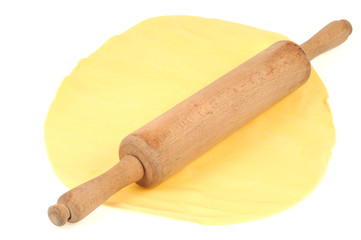 Pâte à tarte et rouleau à pâtisserie