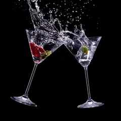 Muurstickers martini-drankjes op een donkere achtergrond © Lukas Gojda