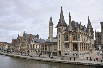 Fototapeta na wymiar Gandawa i ulicy Graslei. Ghent, Belgia