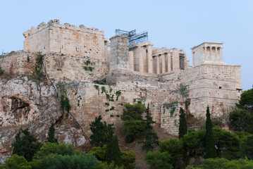 Fototapeta na wymiar Acropolis od zachodu z Propyleje i Temple of Athena Nike