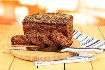 Sliced black bread and knife