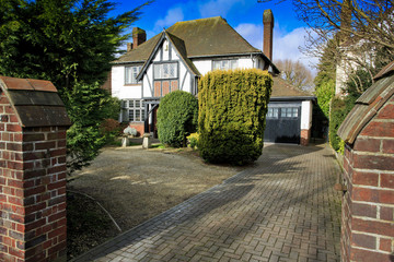 Mock Tudor house with drive - obrazy, fototapety, plakaty