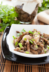 tinned mushrooms and green onions