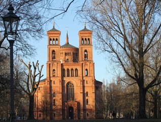 Fototapeta na wymiar Mariannenplatz mit Thomaskirche in Berlin-Kreuzberg
