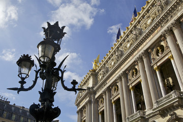 Fototapeta na wymiar Opera Garnier w Paryżu