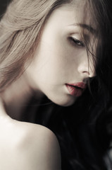 Fototapeta premium face of a beautiful girl looking back
