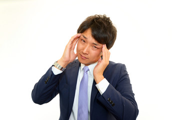 頭痛を訴える男性