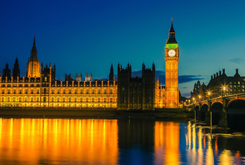 Fototapeta na wymiar Houses of Parliament w nocy, Londyn