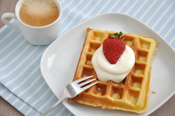 Frische Waffeln zum Frühstück