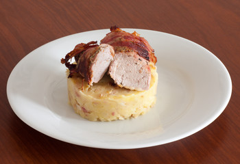 pork tenderloin wrapped in bacon and mashed potatoes