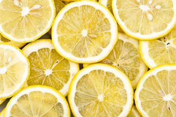 Crédence de cuisine en plexiglas Tranches de fruits tranches de citron isolés sur fond blanc