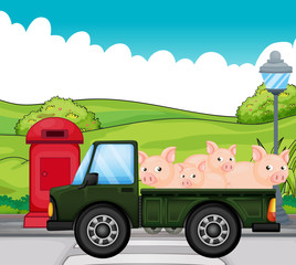 Un véhicule vert avec des cochons à l& 39 arrière